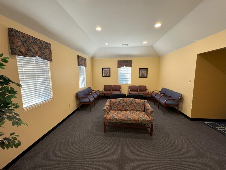 More Photos Of 1233 Macon View Dr, Cordova Medical For Lease