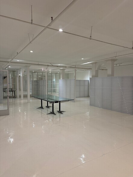 More Photos Of 530 Santa Monica Blvd, Santa Monica Storefront For Lease