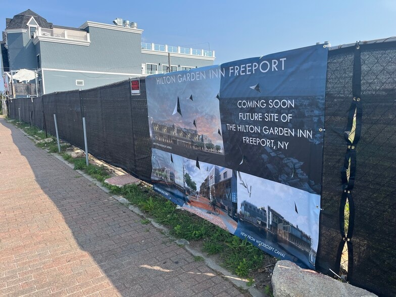 More Photos Of 405 Woodcleft Ave, Freeport Land For Sale