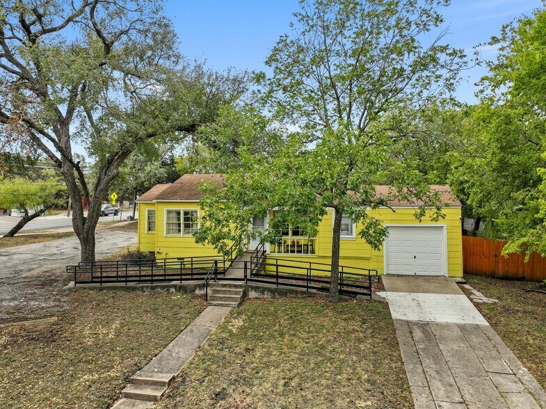 More Photos Of 2710 Manor Rd, Austin Office For Sale