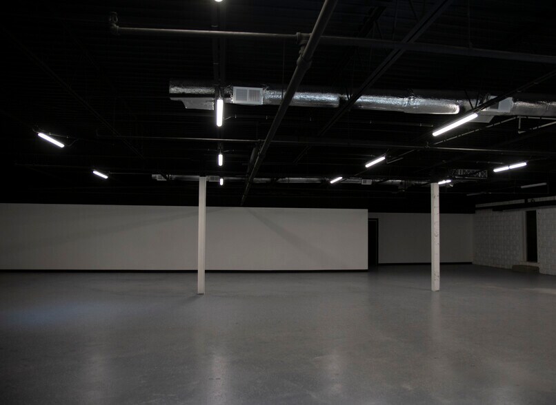 More Photos Of 41 Elm St, Stoneham Warehouse For Lease