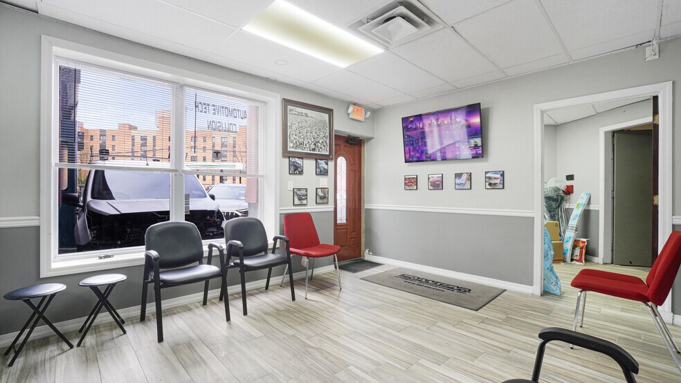 More Photos Of 10 Jerusalem Ave, Hempstead Auto Repair For Sale