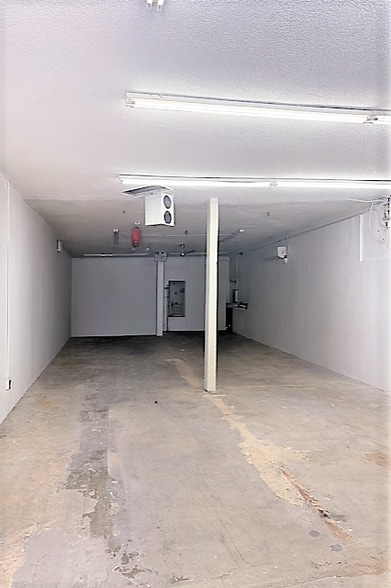 More Photos Of 10821-10859 Oxnard St, North Hollywood Unknown For Lease