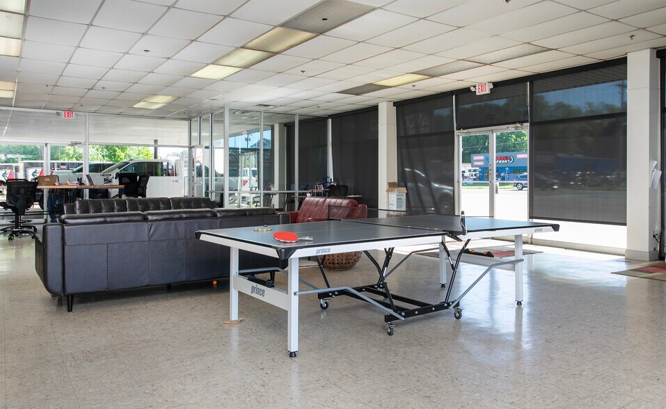 More Photos Of 127 SH 31, Longview Distribution For Lease