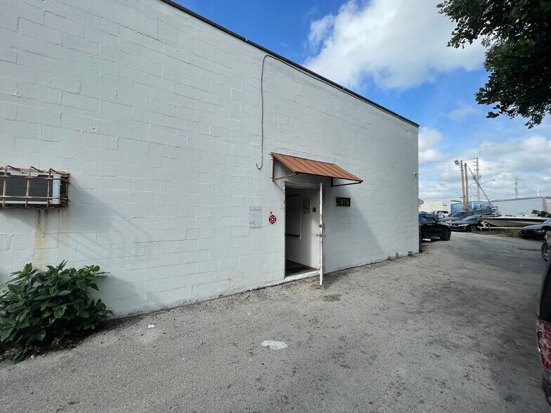 More Photos Of 1800-1812 SW 7th Ave, Pompano Beach Warehouse For Sale