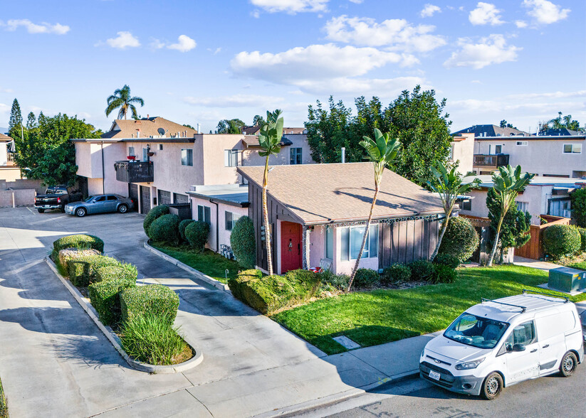 Primary Photo Of 18652 Libra Cir, Huntington Beach Apartments For Sale