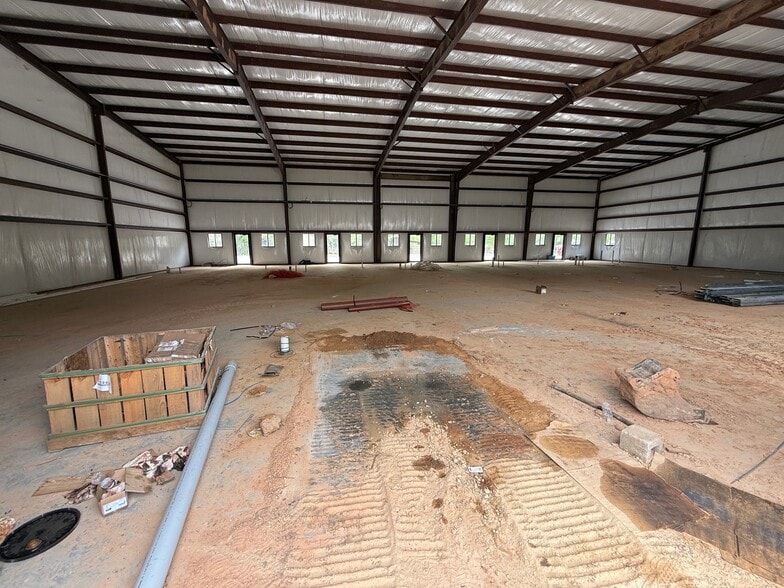 More Photos Of 837 Santa Fe St, Conroe Industrial For Lease