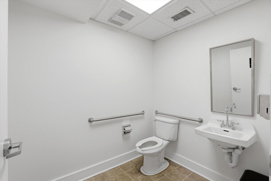 More Photos Of 528 E Lancaster Ave, Wayne Office For Lease