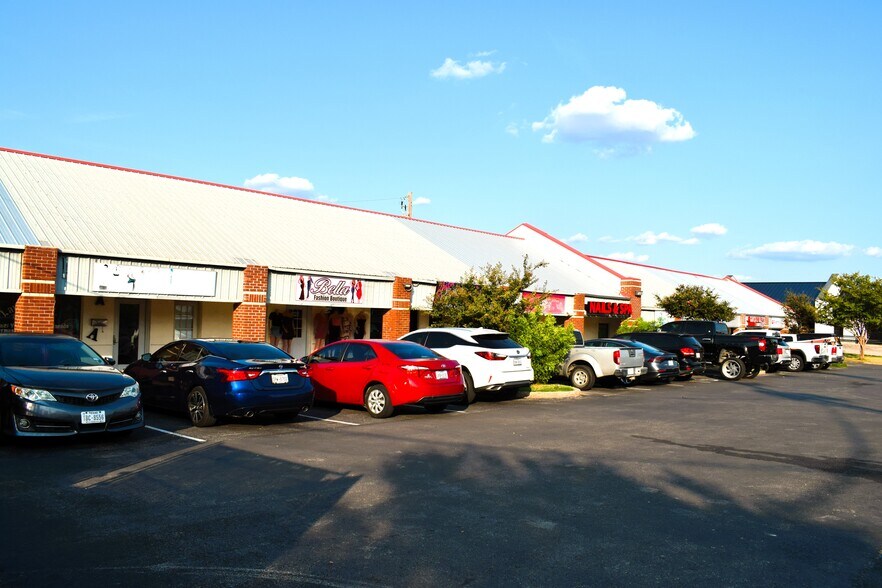 Primary Photo Of 1022 Payton Gin Rd, Austin Storefront For Sale