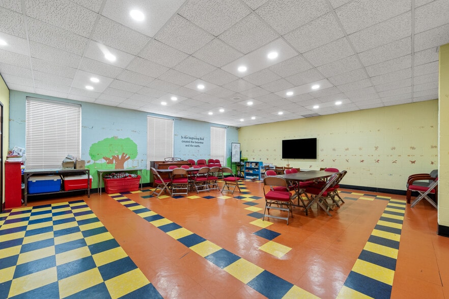 More Photos Of 3411 Covington Pike, Memphis Religious Facility For Sale