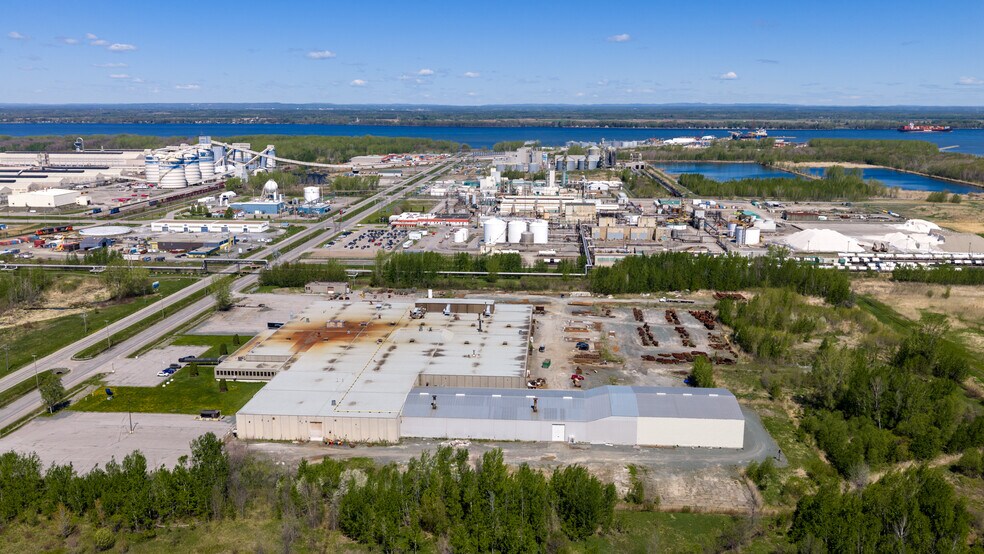 More Photos Of 805 Boul Alphonse-Deshaies, Bécancour Industrial For Sale