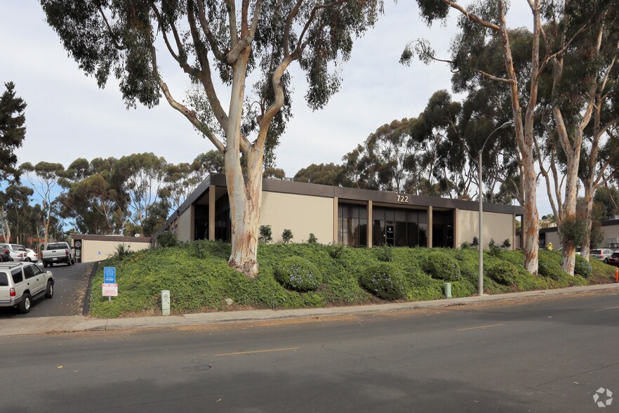 More Photos Of 722 Genevieve St, Solana Beach Light Manufacturing For Lease