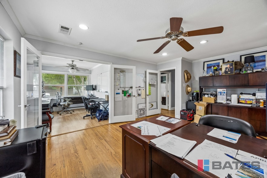 More Photos Of 2659 Lombardy Ln, Dallas Warehouse For Lease