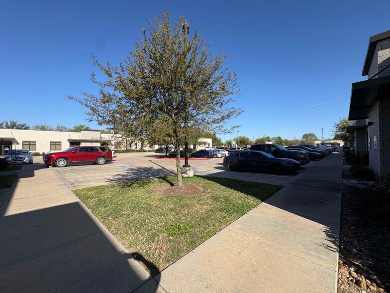 More Photos Of 12440 Emily Ct, Sugar Land Medical For Lease