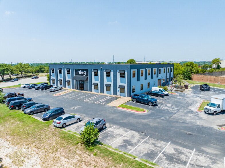 More Photos Of 1606 Headway Cir, Austin Light Manufacturing For Lease