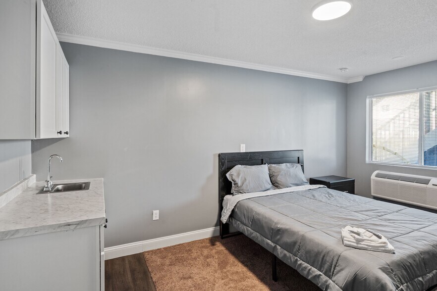 More Photos Of 200 E White Horse Pike, Galloway Hotel For Sale