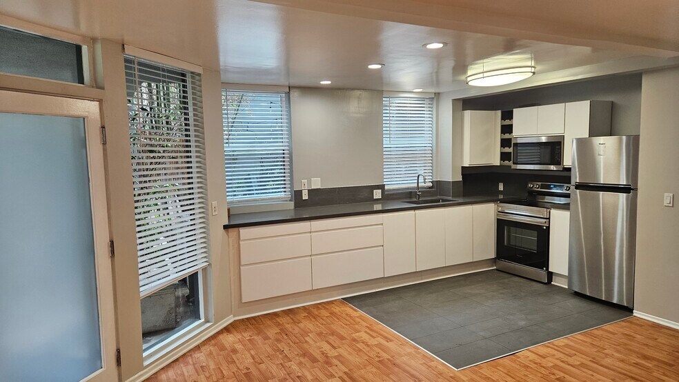 More Photos Of 22 28th Ave, Venice Apartments For Sale