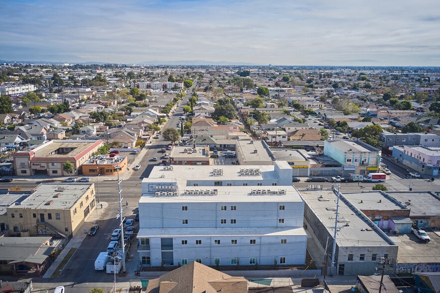 More Photos Of 300 W 60th St, Los Angeles Apartments For Sale