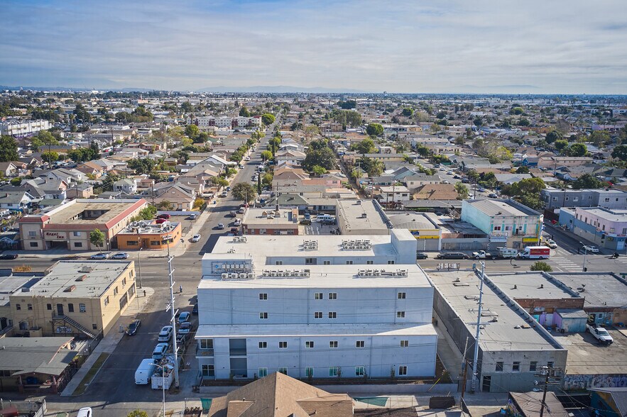 More Photos Of 300 W 60th St, Los Angeles Apartments For Sale