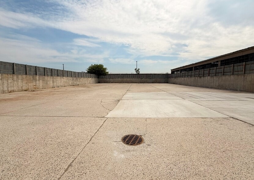 More Photos Of 254 Maspeth Ave, Brooklyn Land For Lease