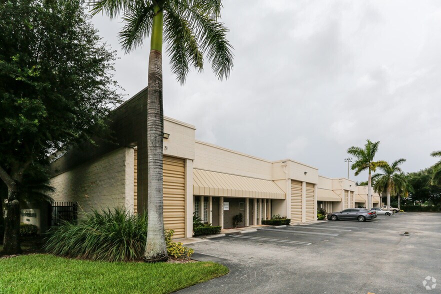 More Photos Of 13301-13347 SW 135th Ave, Miami Warehouse For Lease