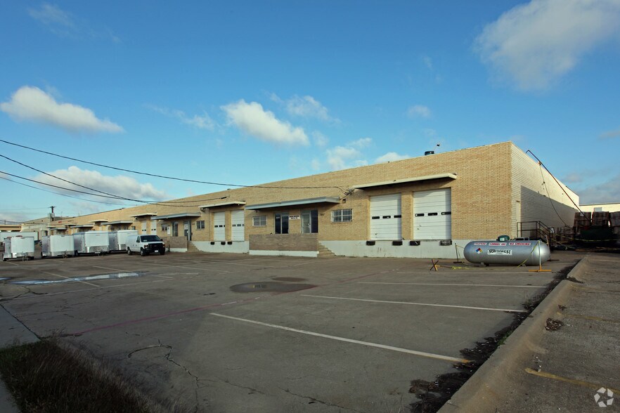 More Photos Of 2837-2857 Anode Ln, Dallas Warehouse For Lease