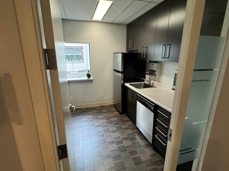 More Photos Of 1537 8th Av W, Vancouver Healthcare For Lease