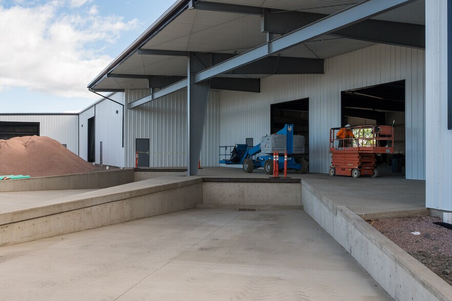 More Photos Of 2020 SW Deerhound Ave, Redmond Warehouse For Lease