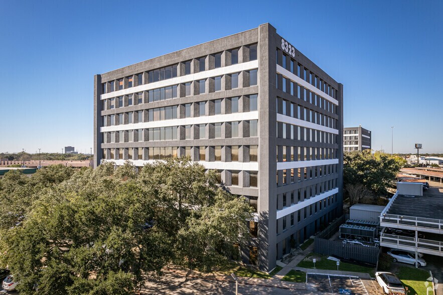 More Photos Of 8313 Southwest Fwy, Houston Unknown For Lease