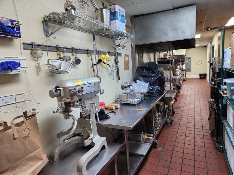 More Photos Of 1192 Noe Bixby Rd, Columbus Restaurant For Sale