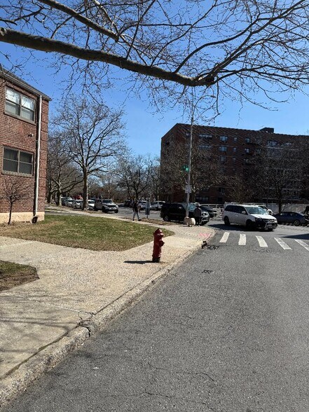 More Photos Of 15009 89th St, Howard Beach Office Residential For Lease