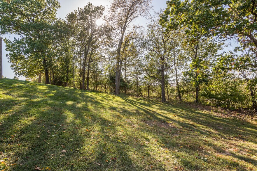 More Photos Of 1423 Randy Ln, Jefferson City Office For Sale
