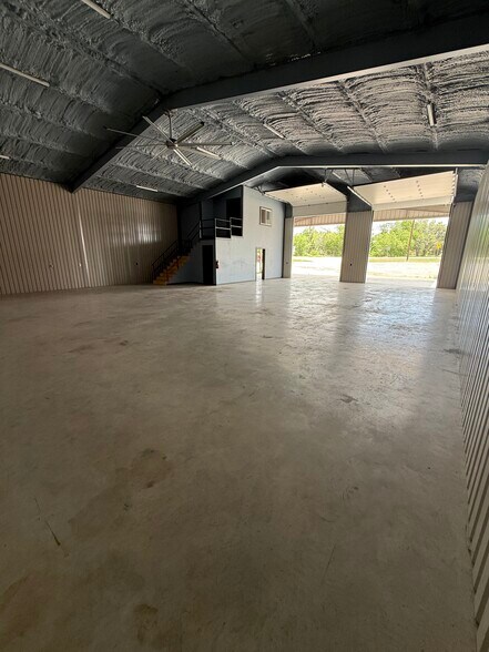 More Photos Of 4235 FM 78, McQueeney Flex For Lease