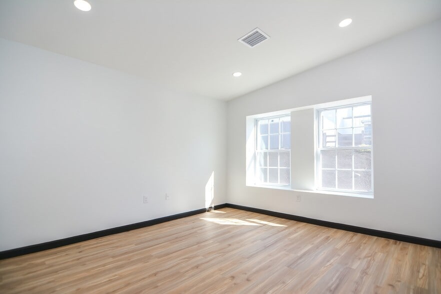 More Photos Of 995 Main St, Clinton Auto Dealership For Sale