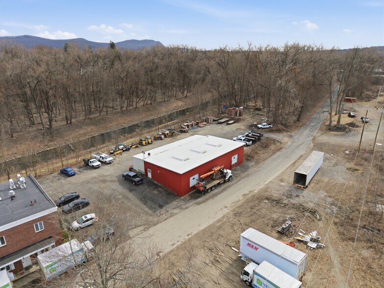More Photos Of 131 Texas Rd, Northampton Light Manufacturing For Sale