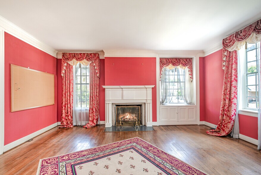 More Photos Of 137 3rd Ave N, Franklin Office For Lease