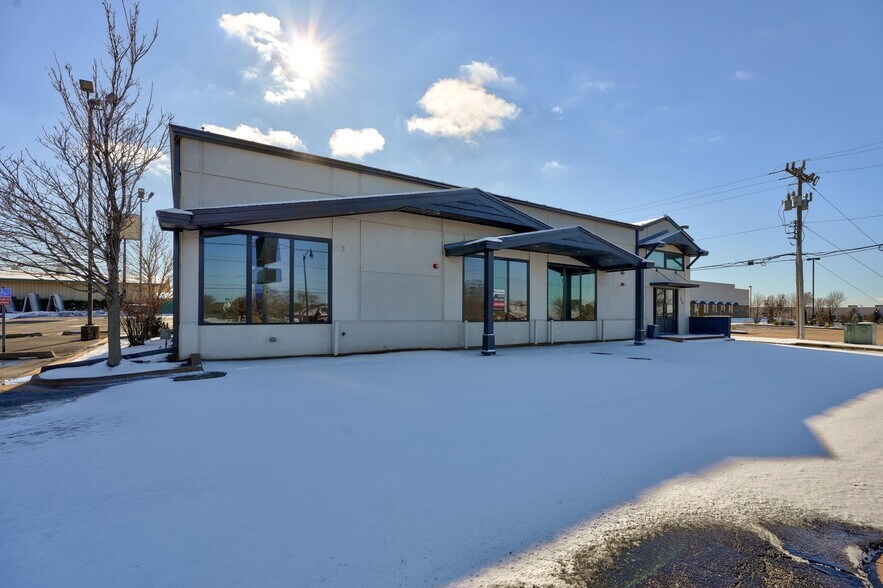 More Photos Of 350 NE 150th St, Edmond General Retail For Sale