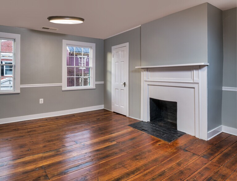 More Photos Of 26 N King St, Leesburg Office For Lease