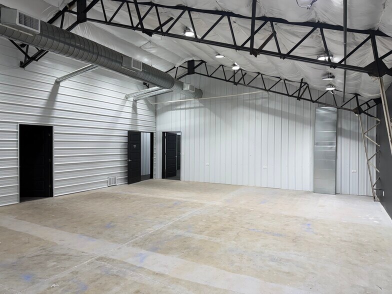 More Photos Of 8325-8327 Belding Rd NE, Rockford Warehouse For Lease