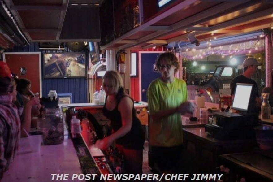 More Photos Of 622 6th St N, Texas City Bar For Lease