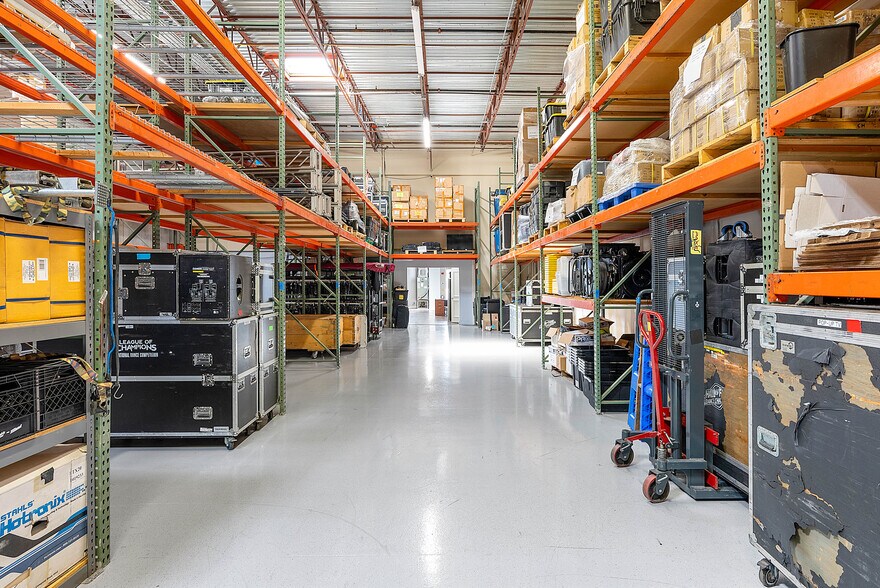 More Photos Of 1200 S Rogers Cir, Boca Raton Warehouse For Lease