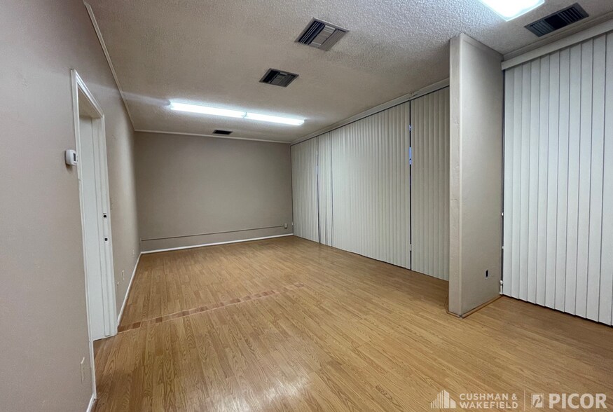 More Photos Of 8230 E Broadway Blvd, Tucson Medical For Sale