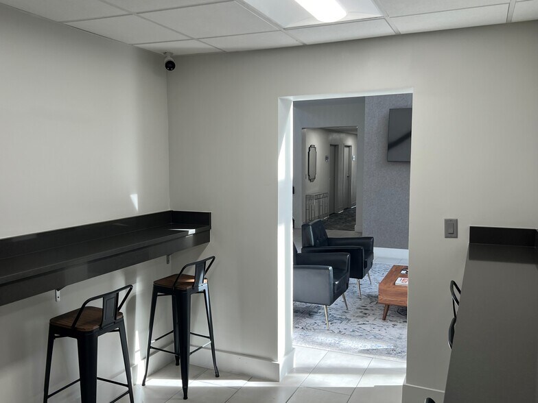 More Photos Of 4110 Southpoint Blvd, Jacksonville Coworking Space