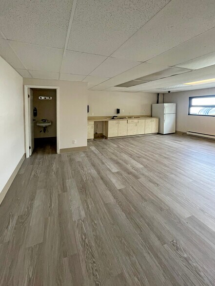 More Photos Of 130 Glacier St, Coquitlam Warehouse For Sale