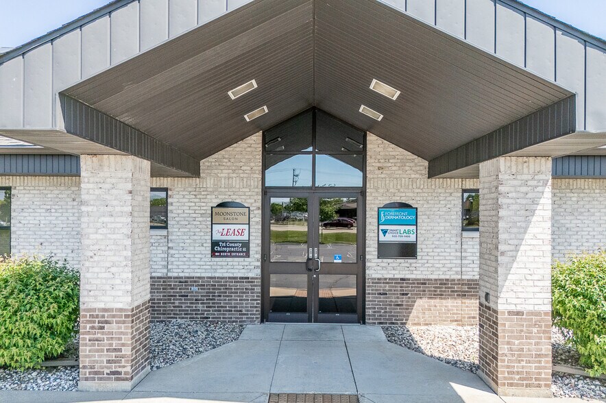 More Photos Of 1620 N Shawano St, New London Medical For Lease