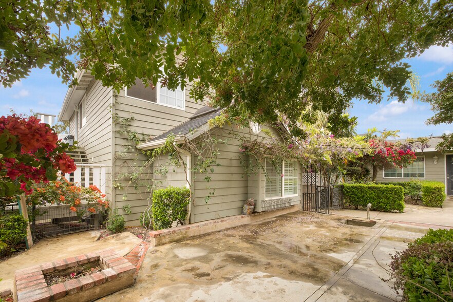 More Photos Of 801 W Whittier Blvd, La Habra Storefront Retail Residential For Sale