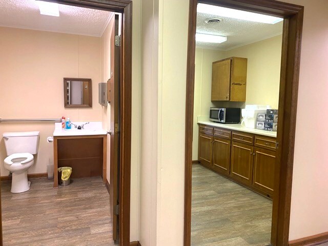 More Photos Of 503 S Railroad Ave, Twin City Medical For Lease