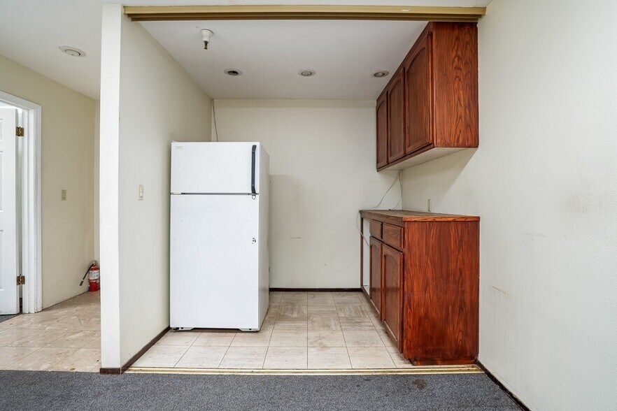 More Photos Of 255 Apollo Way, Hollister Warehouse For Lease