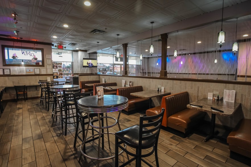 More Photos Of 3332 Villa Point, Owensboro Restaurant For Sale