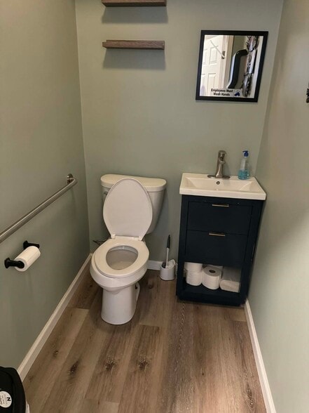 More Photos Of 239 Main St, Bluff City Restaurant For Sale